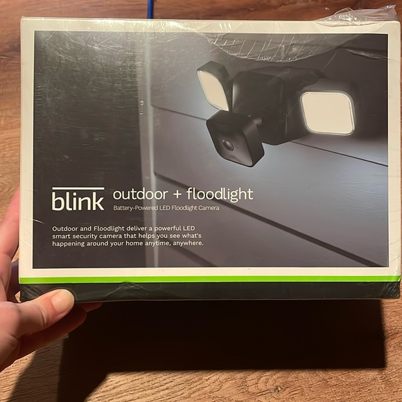 Blink Outdoor + Floodlight - Picture 1 of 5